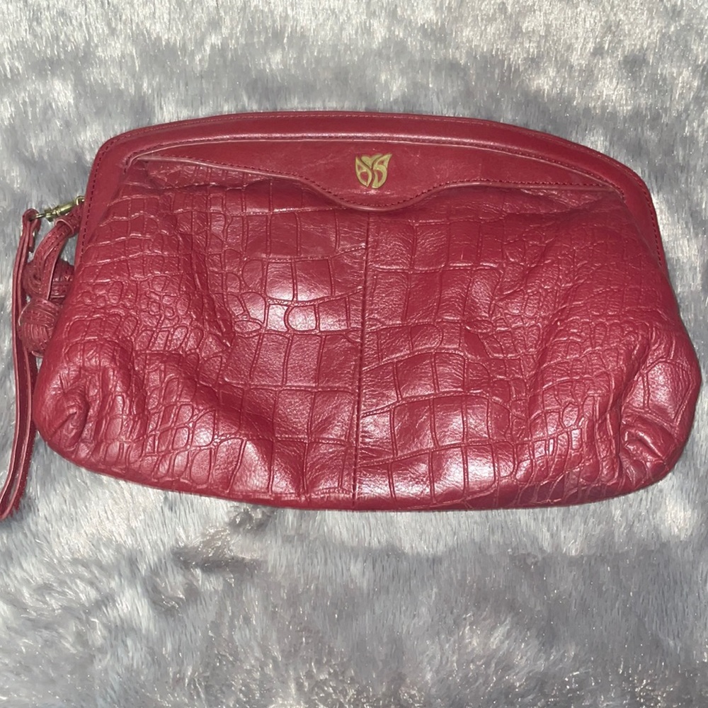 Clutch by Allison Scott